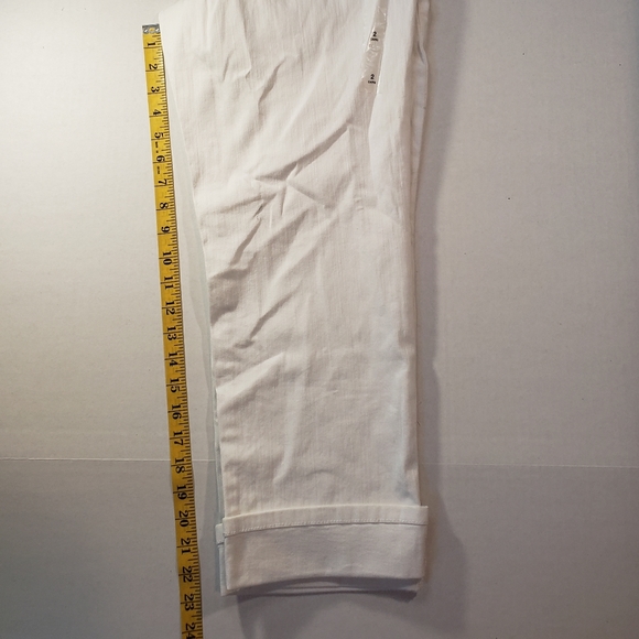 NWT Women's Style & Co Denim Cuffed Curvy Capri - Picture 5 of 10